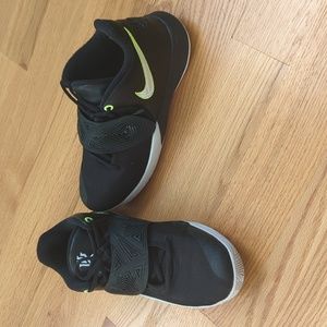 Nike Kyrie Flytrap III GS Size Youth 6.5Y Basketball Shoe Black BQ5620-001